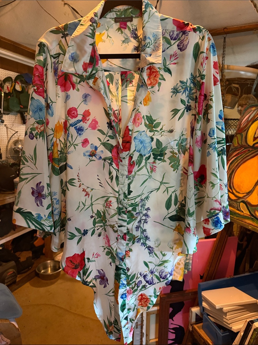 Sexy + sweet Floral Vince Camuto Print Women’s Button-Front Blouse - Picture 4 of 9